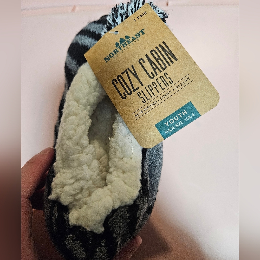 Northeast Outfitters Youth Cozy Cabin Zebra Print Slipper Socks: NWT: SIZE 10K-4